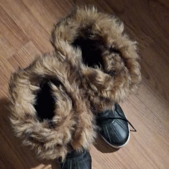 Faux Fur Lined Black Winter Boots - Picture 2 of 5